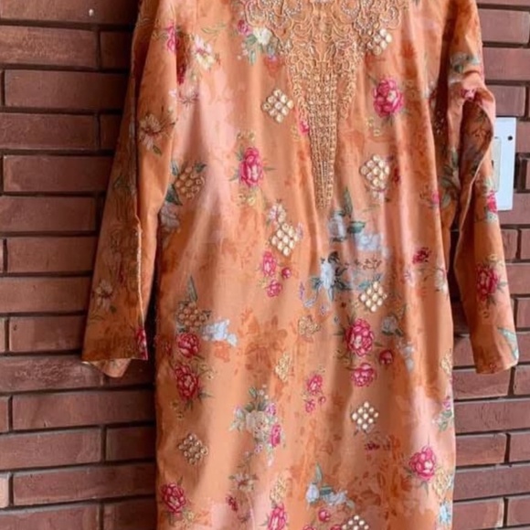 Pakistani designer shalwar kameez - Picture 2 of 4